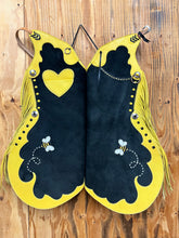 Load image into Gallery viewer, Honey Bee Texas Bells
